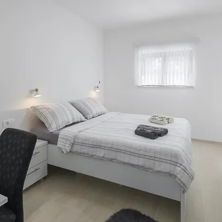 Lovely In With Wifi Apartament Poreč