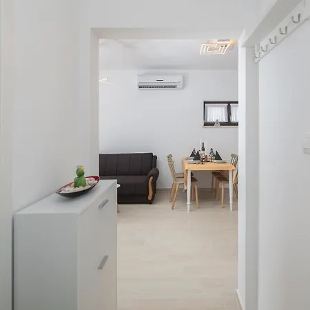 Daire Lovely In With Wifi Poreč