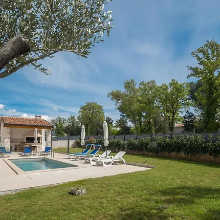 Apartament Lovely In With Wifi Poreč