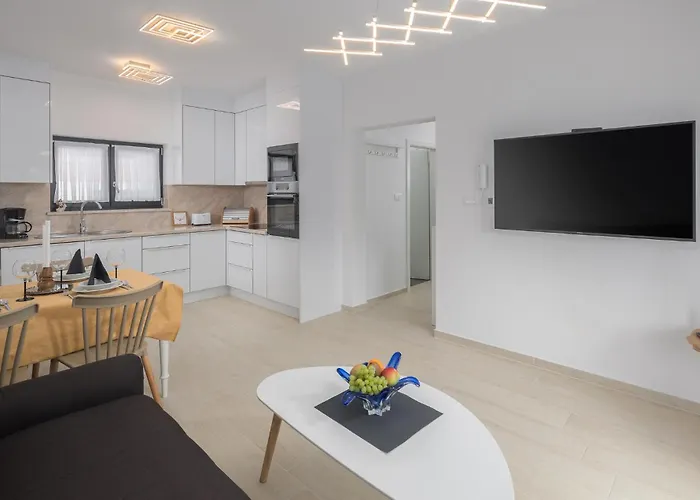 Lovely In With Wifi Apartman Poreč