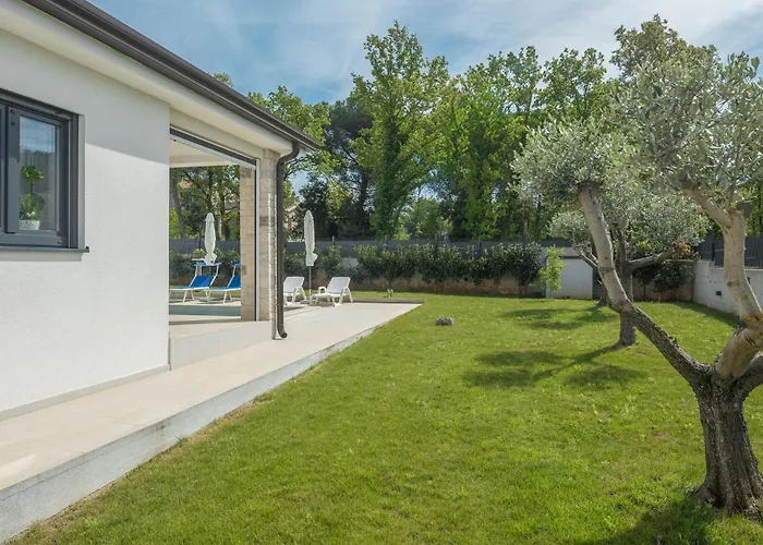 Lovely In With Wifi Apartman Poreč